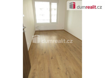 Světlý byt 2+kk/B s balkonem (54,2 m2 + 5,8 m2 balkon), 1.pa - 9