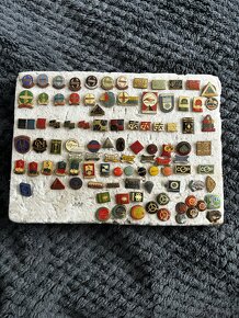 Velká sbírka RETRO odznáčků, nutno rozkliknout. - 9