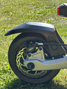 Elektrokoloběžka Joyor LuxeRider 3200W - 9