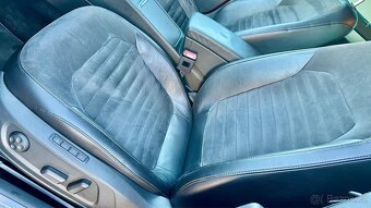 Volkswagen Passat B7 Variant Highline 125kW DSG 4MOTION - 9