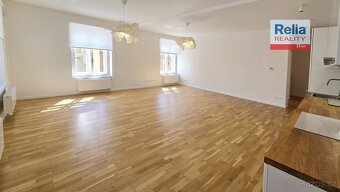 Pronájem nadstandardního bytu 3+kk, 73 m2 s výhledem na radn - 9