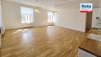 Pronájem nadstandardního bytu 3+kk, 73 m2 s výhledem na radn - 9