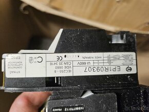 Pojistky jističe trafa prostě vše - 9