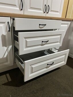 Moderní kuchyňská linka 285x185cm - 9