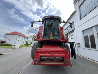 Sklízecí mlátička Case IH AF8250 - 9