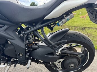 Triumph speed triple 1050 - 9