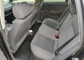 Volkswagen Polo 1,2 Comfortline benzín manuál 51 kw - 9