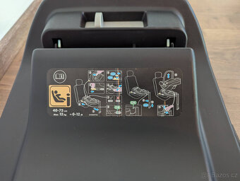 Autosedačka Maxi-Cosi CabrioFix i-Size + základna - 9