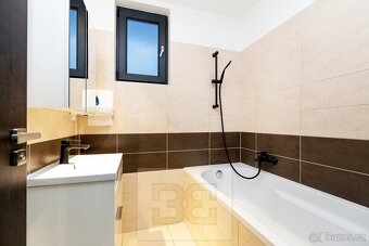 Prodej patrového rodinného domu se zaradou v Třemošné, 1270m - 9