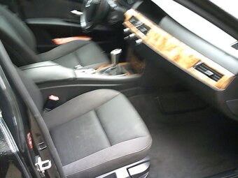 BMW Řada 5, 523i - 9