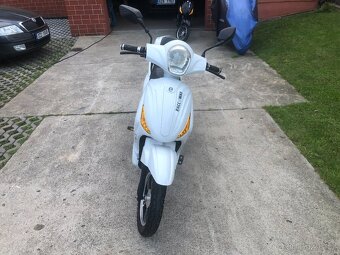 Elektroskútr Racceway E-Moped 80 km/h Nejlepší tuning 5,2kW - 9