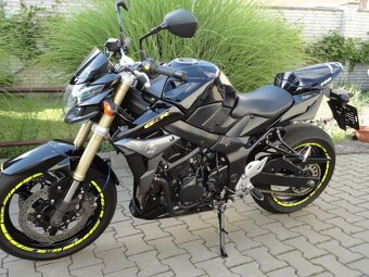 SUZUKI GSR750 - 9