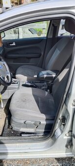 Ford Focus 1.6 - 9