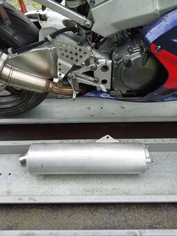 Honda CBR 900RR SC44 - 9