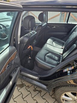 Mercedes w211 E500 4matic 5G tronic v kombíku - 9