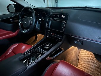 Jaguar F-Pace R-dynamic - 9